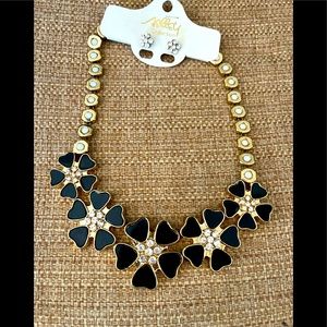 Gorgeous set of flowers 🌺 necklaces and earrings on sale